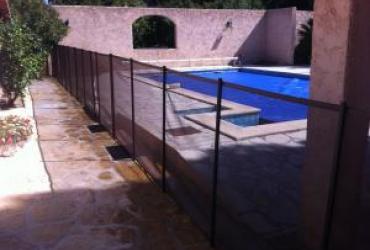 Les barrières filet Bethoveen : une solution sécurité pour votre piscine